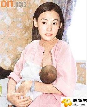 女明星都母乳喂养吗,育儿观念与生活方式的多元展现