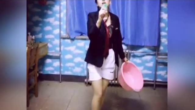 男网红反串父母,颠覆传统，演绎别样亲情